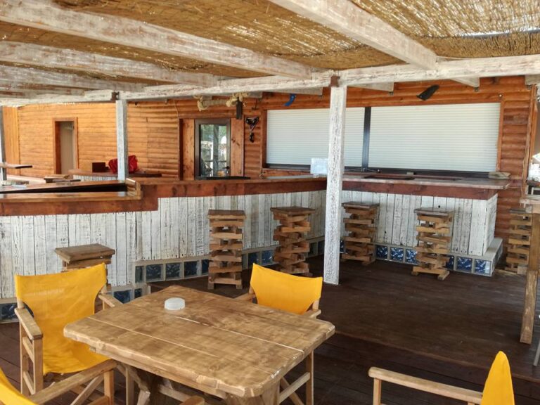 Crazy Locals Beach Bar