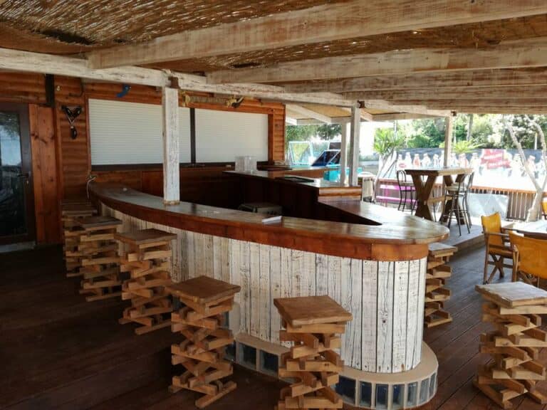 Crazy Locals Beach Bar