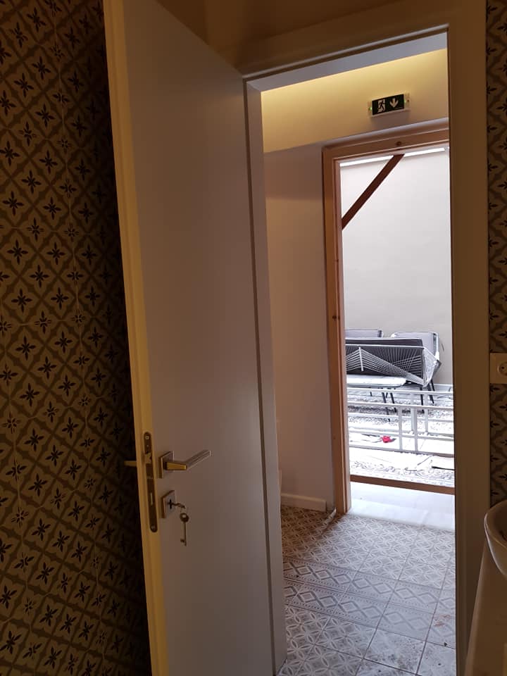 Airbnb Athenian yard suites