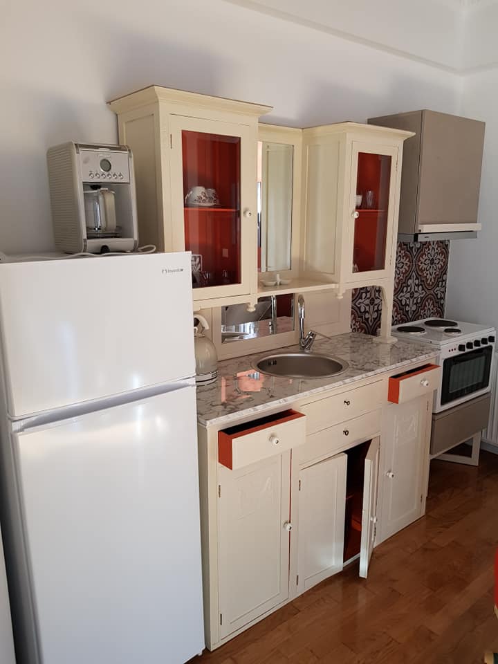 Airbnb Athenian yard suites