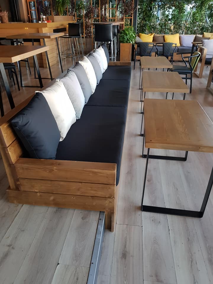 Petrino Coffee shop on the beach of Chalkida